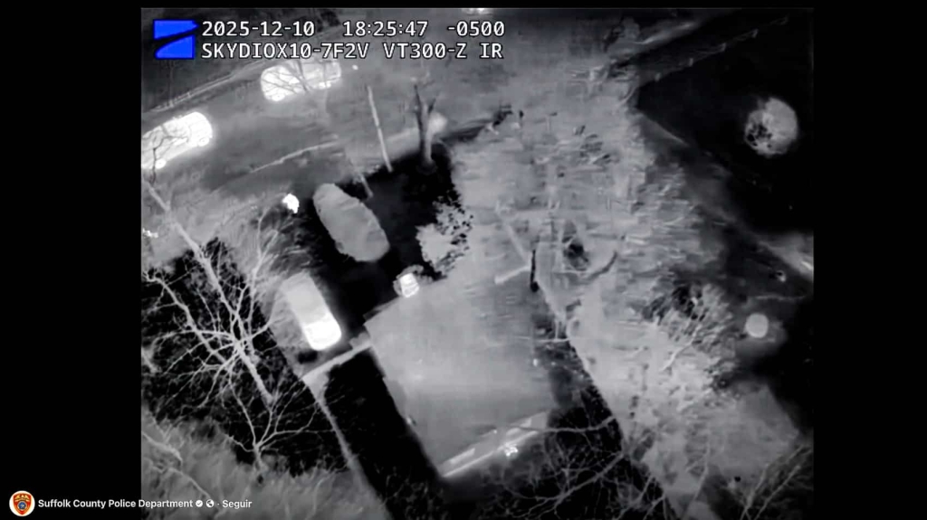 Skydio X10 Drone Nails Shoplifting Suspect On Long Island Skydio X10 Drone Nails Shoplifting Suspect On Long Island | ADrones | 4