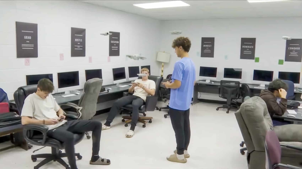 Students Train On DJI Neo Drones In New Missouri Program | ADrones | 1